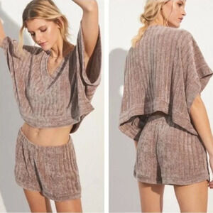 UO • Out From Under Snowy Day Cropped
Chenille Vest